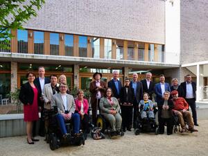 Bild vergr&ouml;&szlig;ern: Gruppenfoto - 67. Treffen der Konferenz der Beauftragten von Bund und L&auml;ndern f&uuml;r die Belange von Menschen mit Behinderung