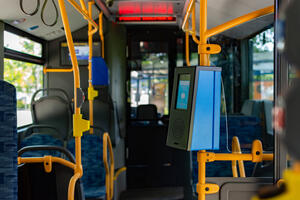 Bild vergr&ouml;&szlig;ern: Bus innen