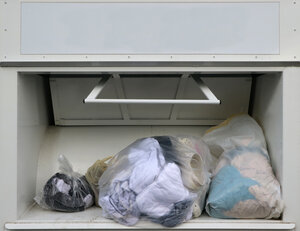 Bild vergr&ouml;&szlig;ern: Altkleider