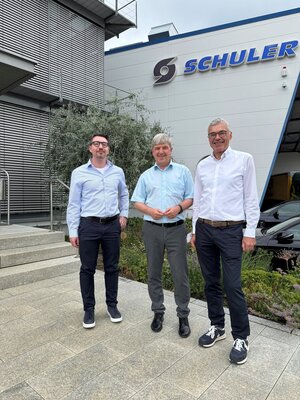Bild vergr&ouml;&szlig;ern: Firmenbesuch Schuler Pr&auml;zisionstechnik